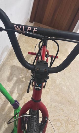 Bicicleta BMX Btwin Wipe 320 Roja