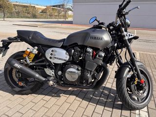 Yamaha XJR 1300 Cafe Racer