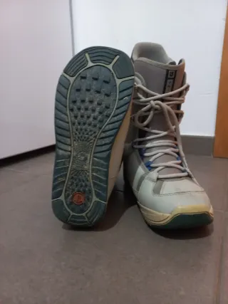 Tabla de Snowboard Rossignol y botas mujer Burton