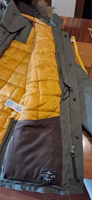 Parka de montaña y nieve impermeable