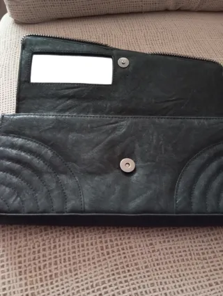 Bolso cartera negro con cremallera