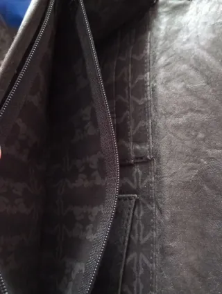 Bolso cartera negro con cremallera