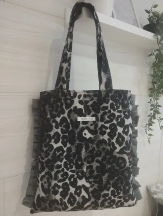 Bolso tote bag hecha a mano, estampado leopardo.
