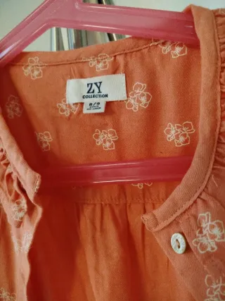 Camisa laranja menina com flores