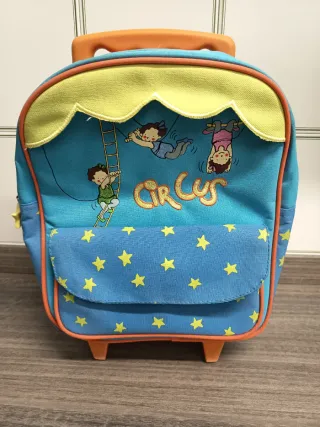 Mochila pequeña con ruedas