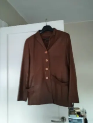 Chaqueta de cuero marrón