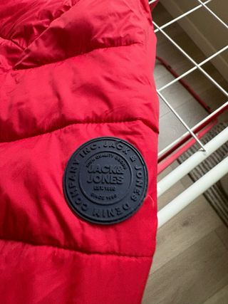 Chaqueta plumífero fina roja