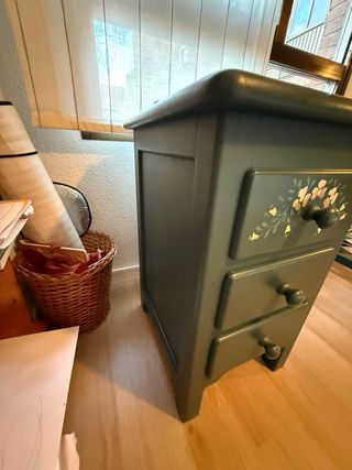 Scrivania per bambini in legno di pino verniciato