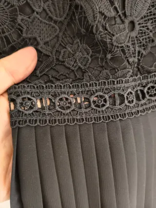 Elegante Vestido negro encaje y volantes. 1 uso.