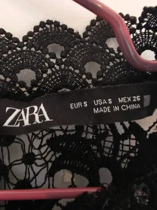 Elegante Vestido negro encaje y volantes. 1 uso.