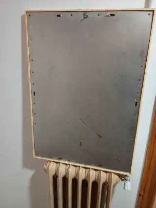 Espejo de pared beige y dorado