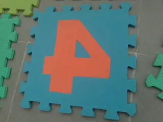 Puzzle Suelo Goma Eva Infantil Números y Letras
