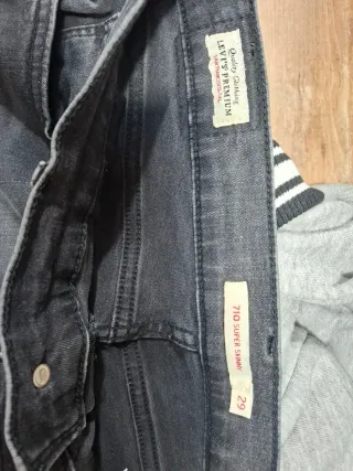 Pantalón vaquero Levi's gris oscuro