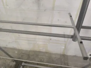 Expositor Slazenger metálico con estantes