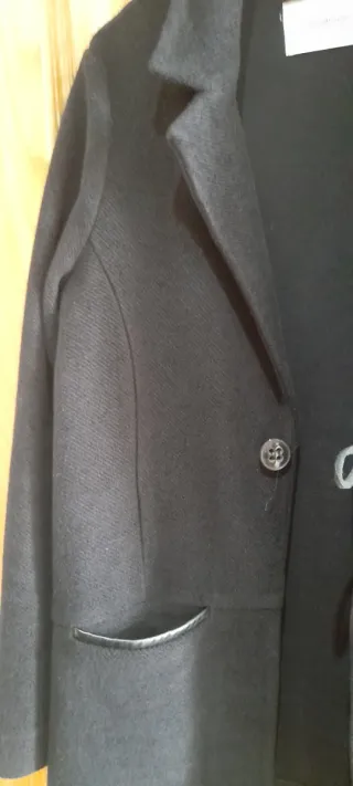 Abrigo Stradivarius Negro