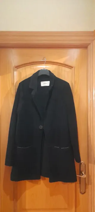 Abrigo Stradivarius Negro