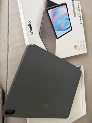 Teclado Logitech Combo Touch iPad Air M2 y M3