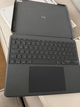 Teclado Logitech Combo Touch iPad Air M2 y M3