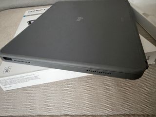 Teclado Logitech Combo Touch iPad Air M2 y M3