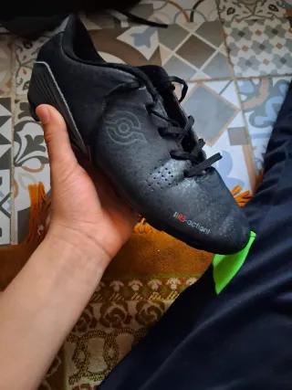 Botas de fútbol negras