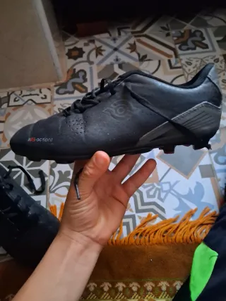 Botas de fútbol negras