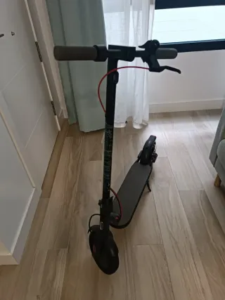 Dos Patinetes Eléctricos Negros ambos por 300€