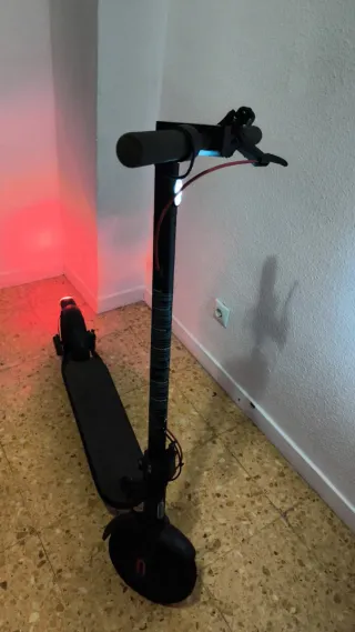 Dos Patinetes Eléctricos Negros ambos por 300€