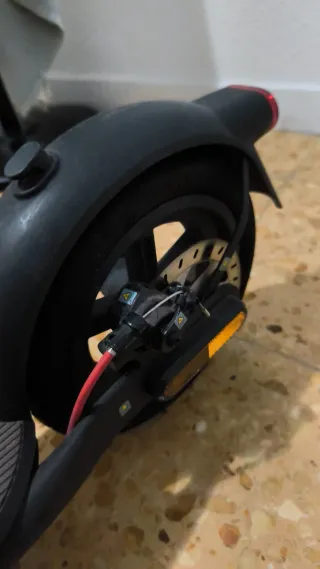 Dos Patinetes Eléctricos Negros ambos por 300€