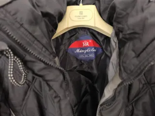 Chaqueta negra y gris ,pantalones+ guantes nieve