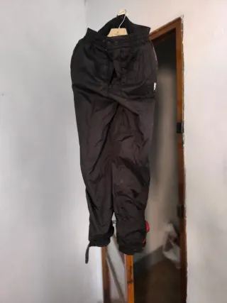 Chaqueta negra y gris ,pantalones+ guantes nieve