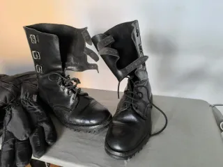 Chaqueta negra y gris ,pantalones+ guantes nieve