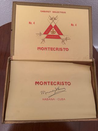 Caja original de puros Montecristo
