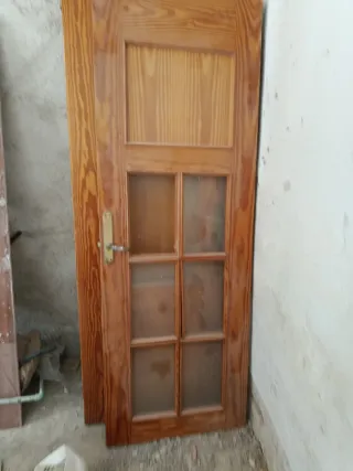 4 Puertas de Madera con Cristal 60euros las cuatro