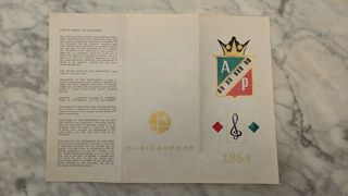 Piano de pared PETROF K 114