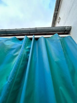 Cortina corredera de toldo