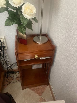 Mueble auxiliar madera oscura