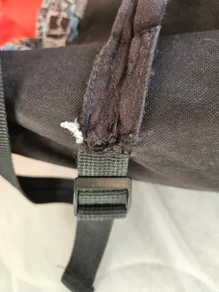 Zaino nero e multicolore