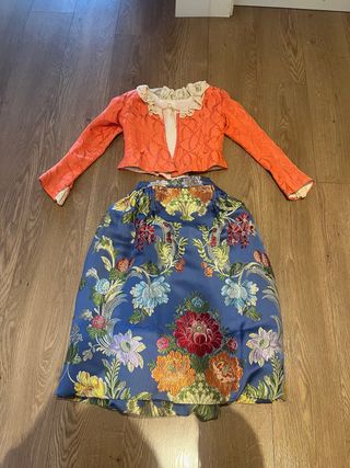 Traje de Fallera Naranja y Azul.