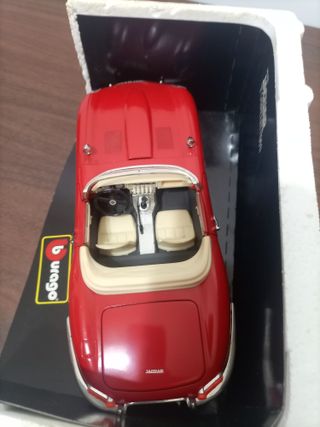 Jaguar E-Cabriolet 1961 Burago 1:18