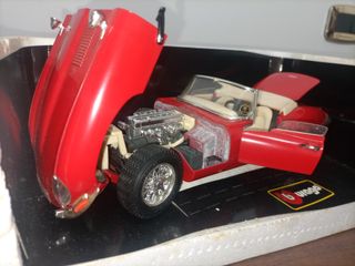 Jaguar E-Cabriolet 1961 Burago 1:18