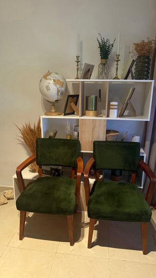 Sillones de terciopelo verde y madera