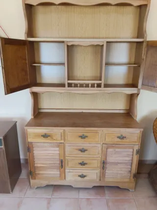 Mueble rústico muy antiguo