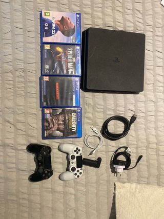 PS4 (PlayStation 4) + 2 Controles y Juegos 500GB