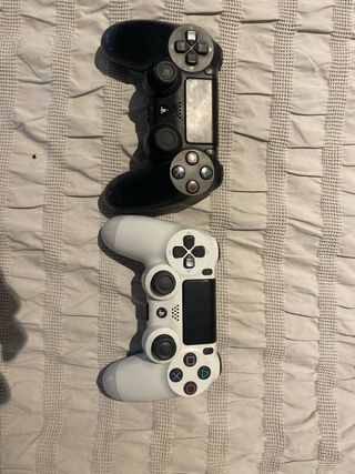 PS4 (PlayStation 4) + 2 Controles y Juegos 500GB