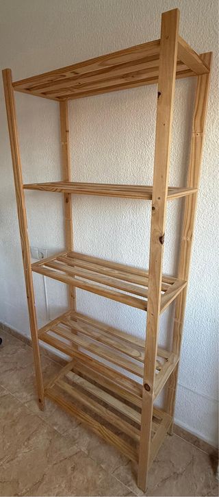 Estantería de madera
