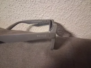 Gafas de sol negras y grises