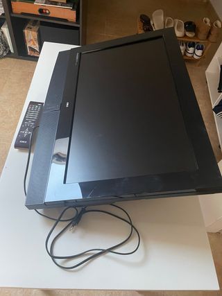Televisor OKI 32 con soporte de pared