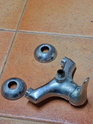 Grifo de ducha monomando color plata