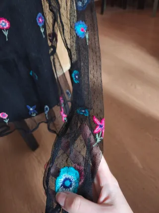 Camiseta de encaje con bordado floral