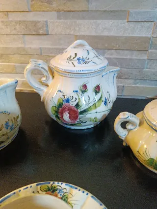 Servizio antico da tè in ceramica